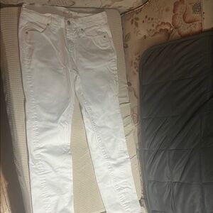 White straight leg women’s jeans